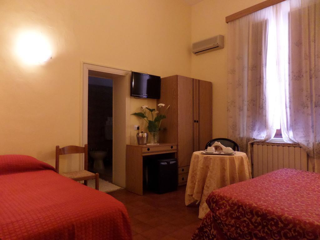 Hotel Delizia Genovese Montecatini Terme Room photo