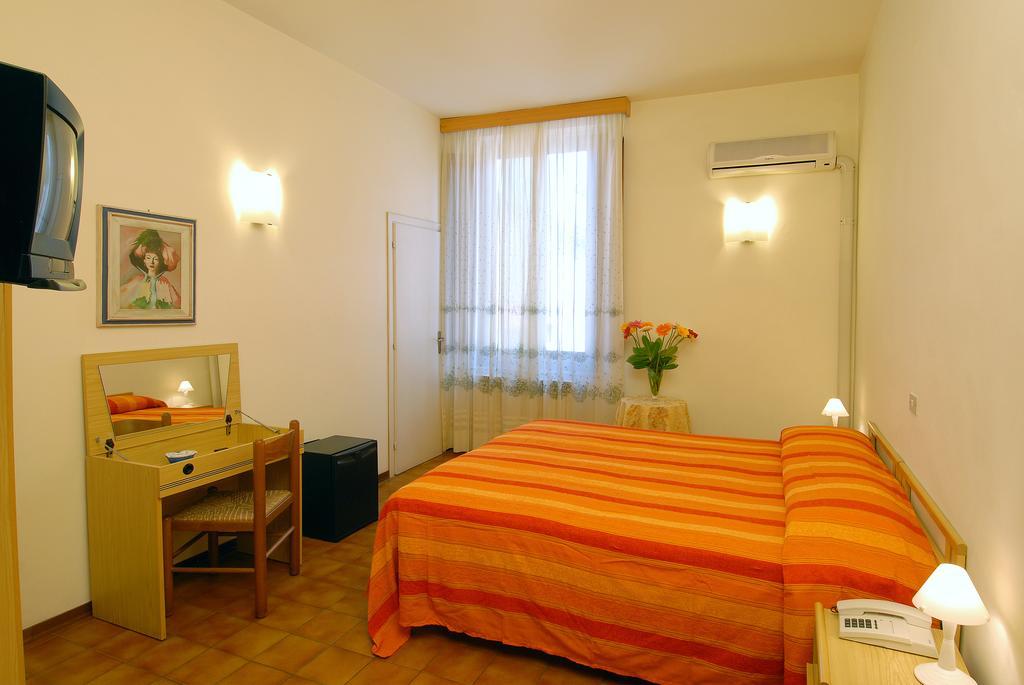 Hotel Delizia Genovese Montecatini Terme Room photo